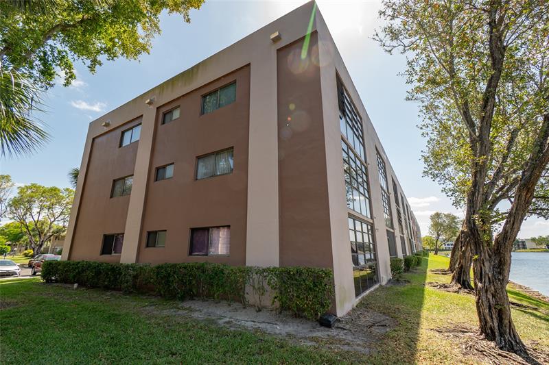 Image 36 of 41 For 7448 Ashmont Cir  312
