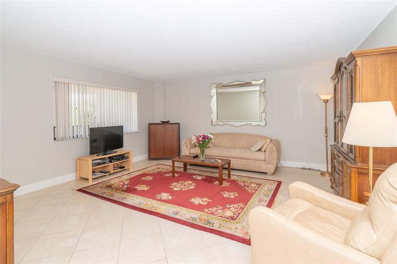Image 4 of 41 For 7448 Ashmont Cir  312