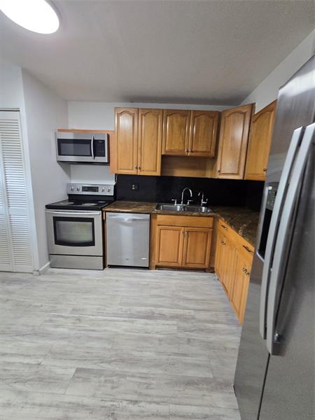 Image 6 of 13 For 2850 Forest Hills Blvd  114
