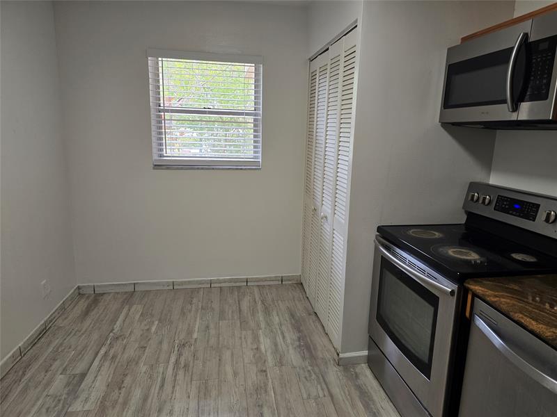 Image 7 of 13 For 2850 Forest Hills Blvd  114