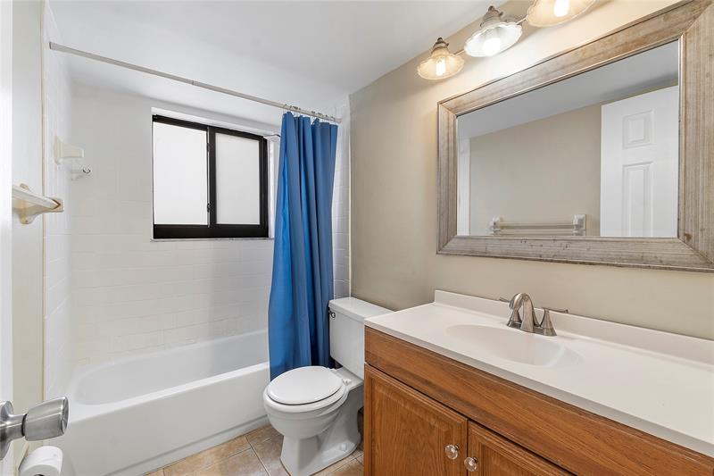 Image 10 of 13 For 3710 Pine Island Rd  314