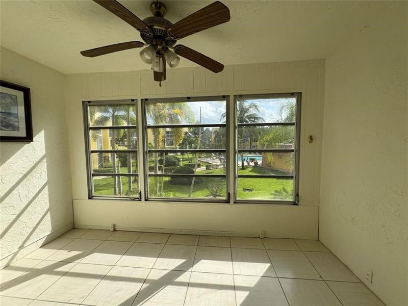 Image 11 of 16 For 6700 Royal Palm Blvd  210d