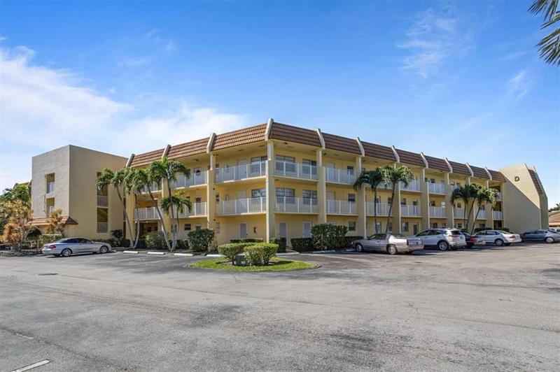 Image 3 of 16 For 6700 Royal Palm Blvd  210d