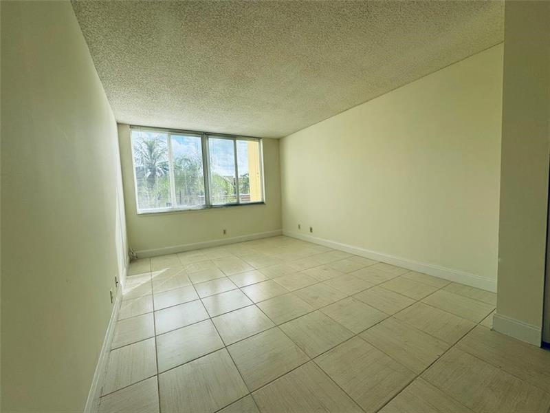 Image 9 of 16 For 6700 Royal Palm Blvd  210d