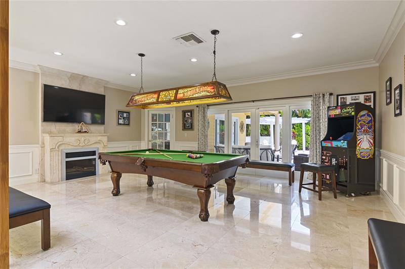 Image 14 of 39 For 16686 Golfview Dr
