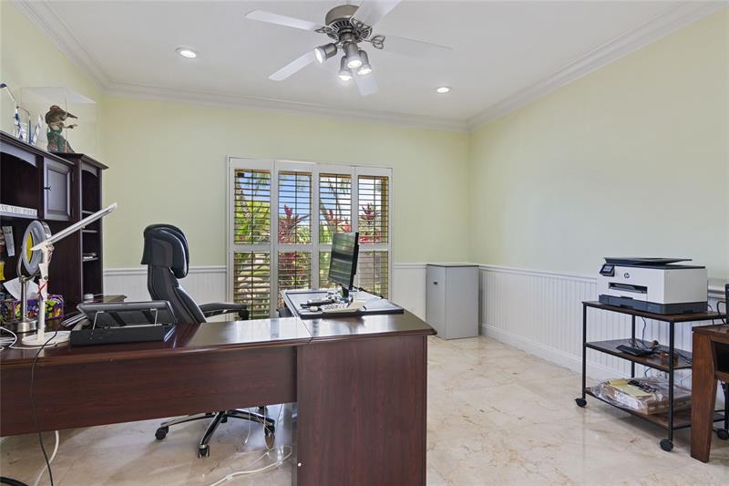 Image 29 of 39 For 16686 Golfview Dr