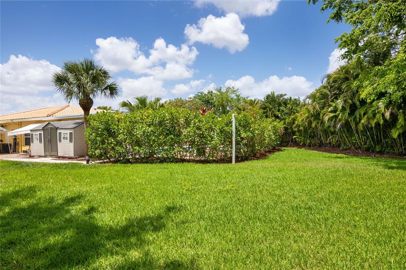 Image 37 of 39 For 16686 Golfview Dr