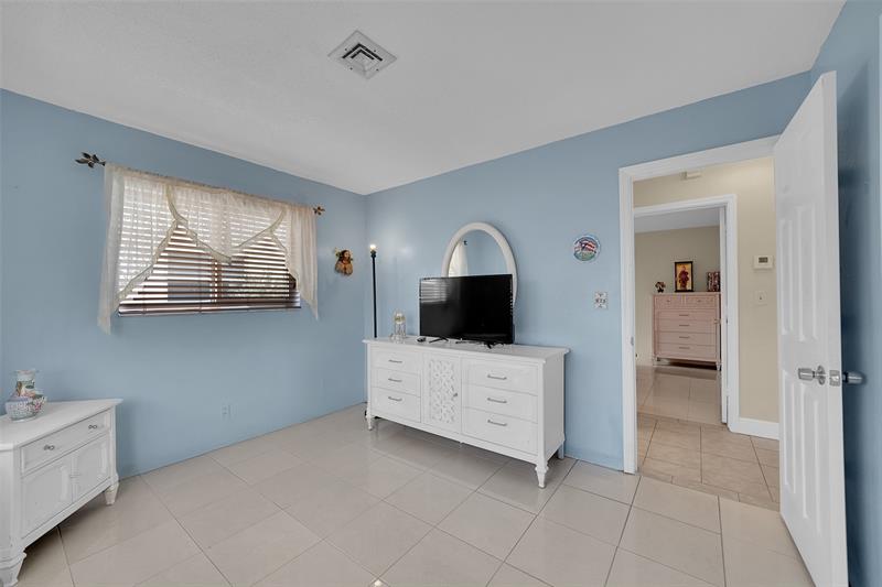 Image 16 of 30 For 4563 16th Terrace
