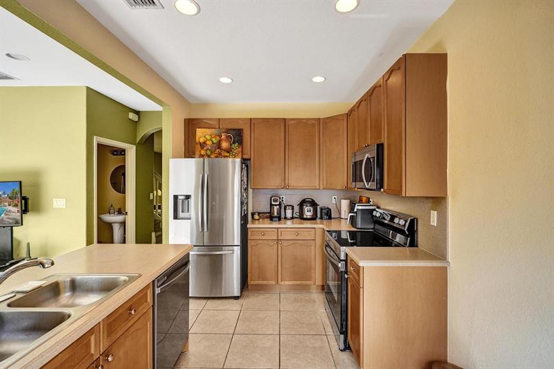 Image 10 of 33 For 3303 Merrick Ln  1002