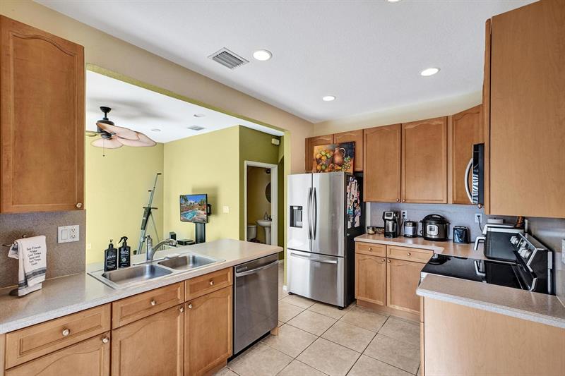 Image 11 of 33 For 3303 Merrick Ln  1002