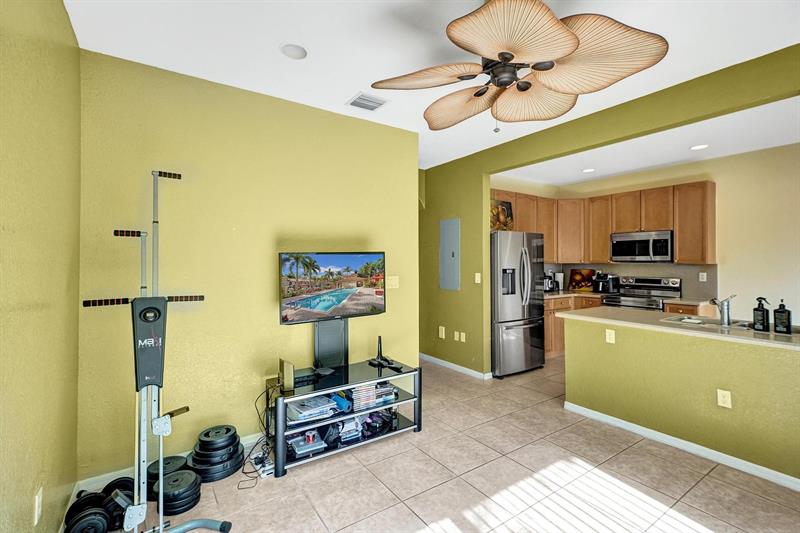 Image 13 of 33 For 3303 Merrick Ln  1002