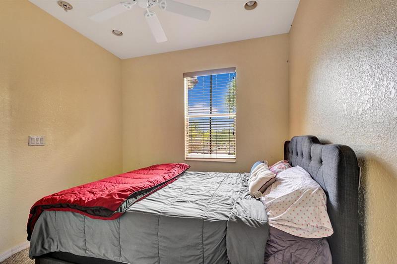 Image 19 of 33 For 3303 Merrick Ln  1002