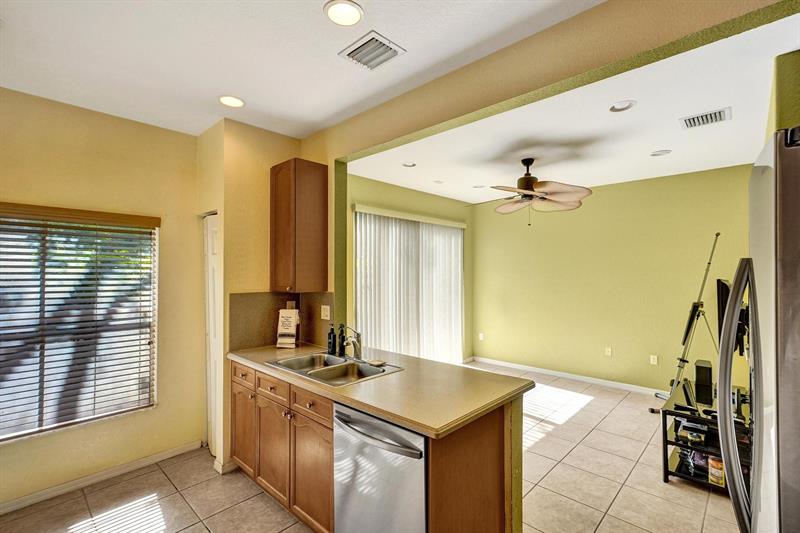 Image 26 of 33 For 3303 Merrick Ln  1002