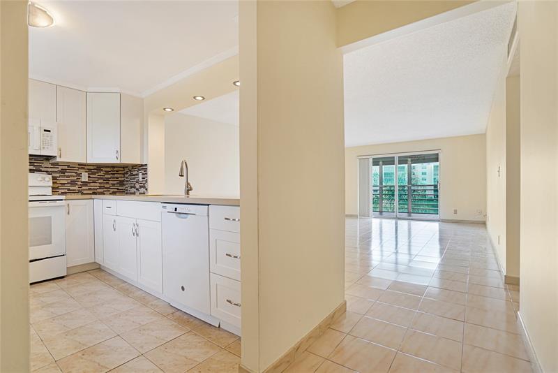 Image 4 of 43 For 111 3 Ave  306