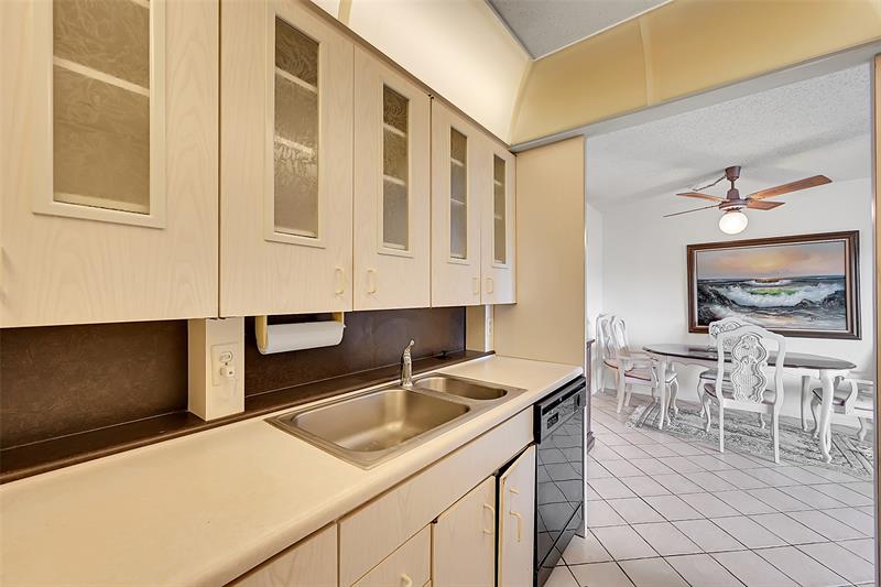 Image 12 of 24 For 2404 Antigua Cir  F4