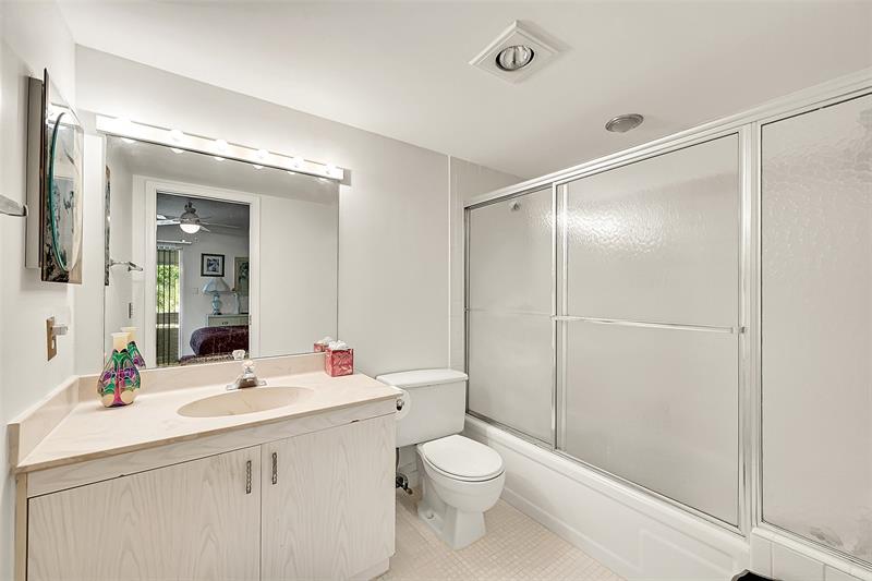 Image 18 of 24 For 2404 Antigua Cir  F4