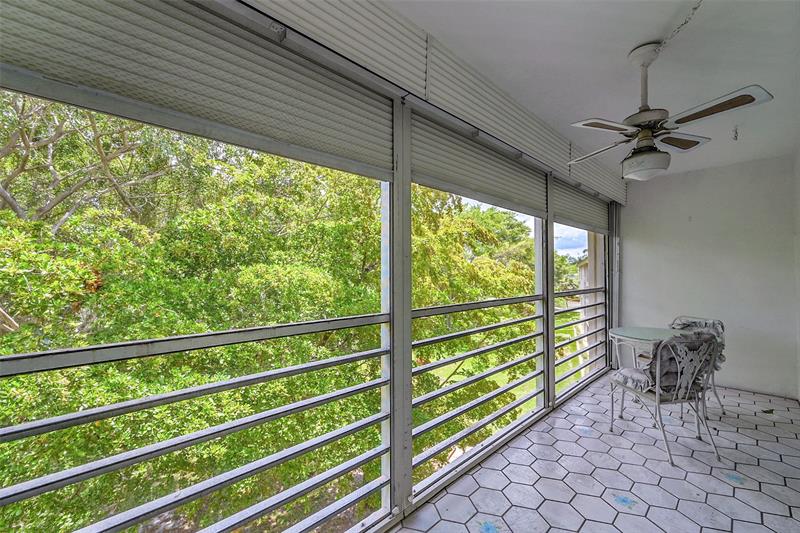 Image 21 of 24 For 2404 Antigua Cir  F4