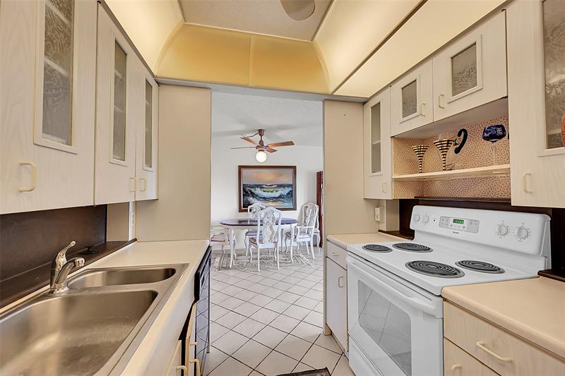 Image 6 of 24 For 2404 Antigua Cir  F4