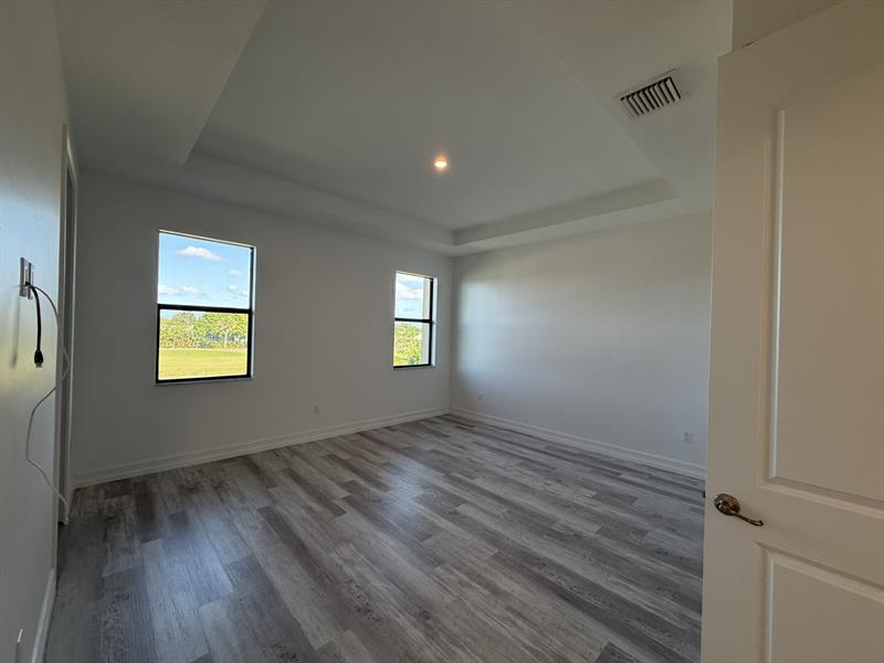 Image 40 of 85 For 10190 Akenside Dr