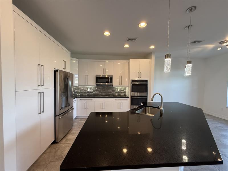 Image 6 of 85 For 10190 Akenside Dr