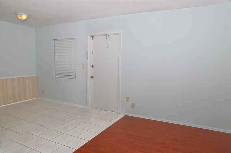 Image 5 of 11 For 5881 18th Ave  2