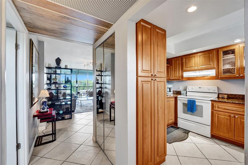 Image 21 of 54 For 110 Royal Park Dr  4c
