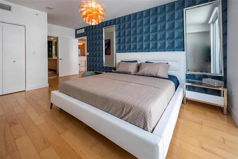 Image 20 of 45 For 2821 Ocean Blvd  1102s