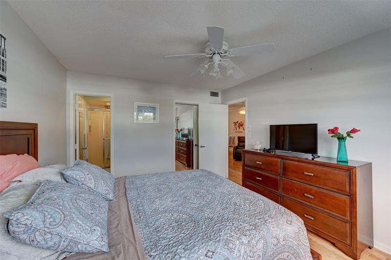 Image 20 of 42 For 1461 Ocean Blvd  314