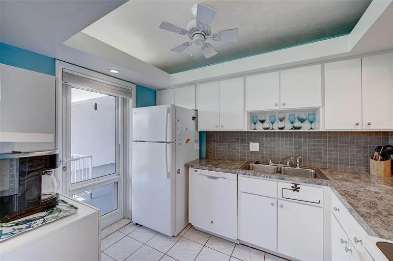Image 6 of 42 For 1461 Ocean Blvd  314