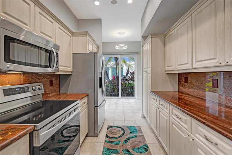 Image 21 of 36 For 1744 9th St  