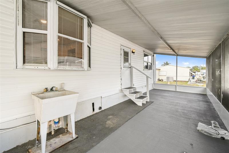Image 4 of 24 For 7897 Swan Ave