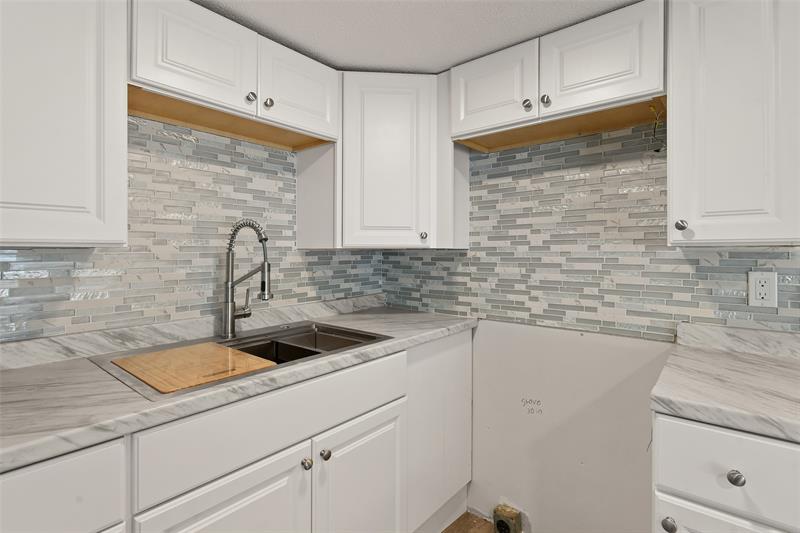 Image 5 of 24 For 7897 Swan Ave