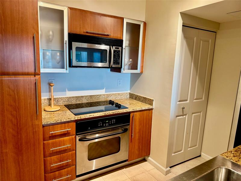 Image 17 of 76 For 610 Las Olas Bl  1420n