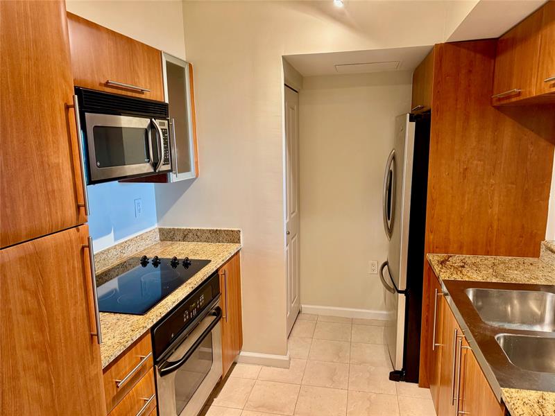 Image 18 of 76 For 610 Las Olas Bl  1420n