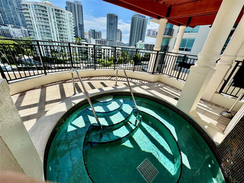 Image 41 of 76 For 610 Las Olas Bl  1420n