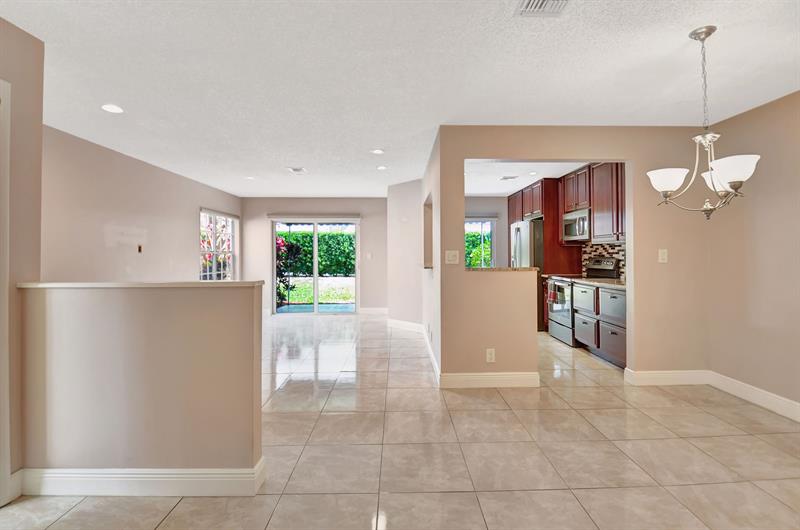 Image 10 of 75 For 5043 Pointe Emerald Ln