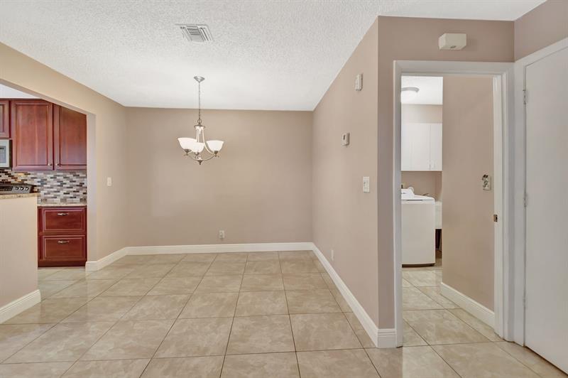 Image 11 of 75 For 5043 Pointe Emerald Ln