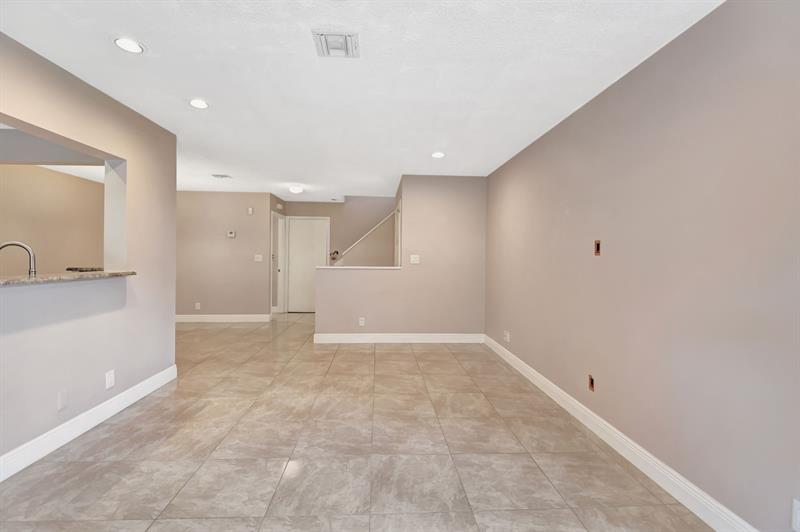 Image 15 of 75 For 5043 Pointe Emerald Ln