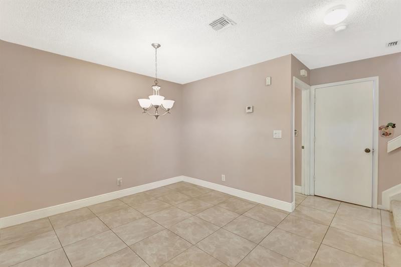 Image 16 of 75 For 5043 Pointe Emerald Ln