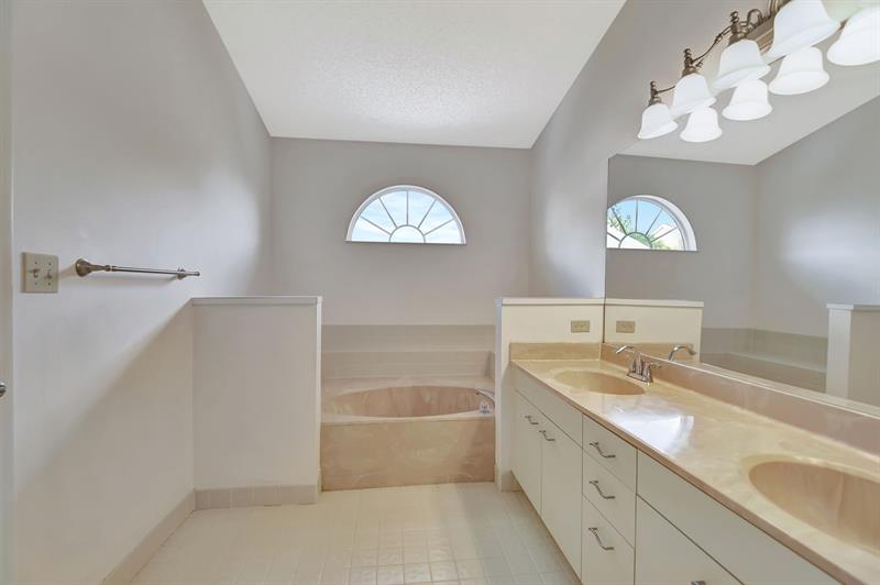 Image 30 of 75 For 5043 Pointe Emerald Ln