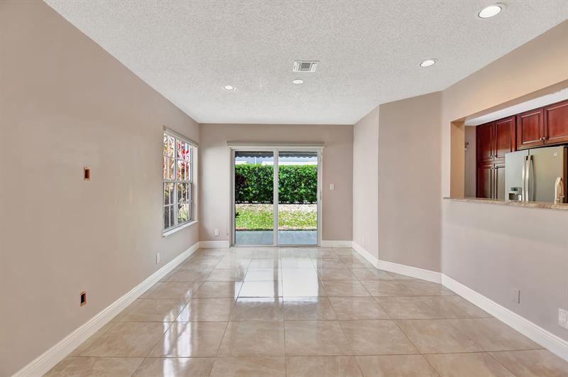 Image 5 of 75 For 5043 Pointe Emerald Ln