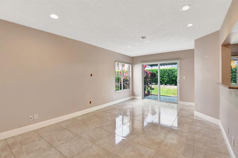 Image 9 of 75 For 5043 Pointe Emerald Ln
