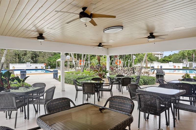 Image 30 of 32 For 3499 Oaks Way  909