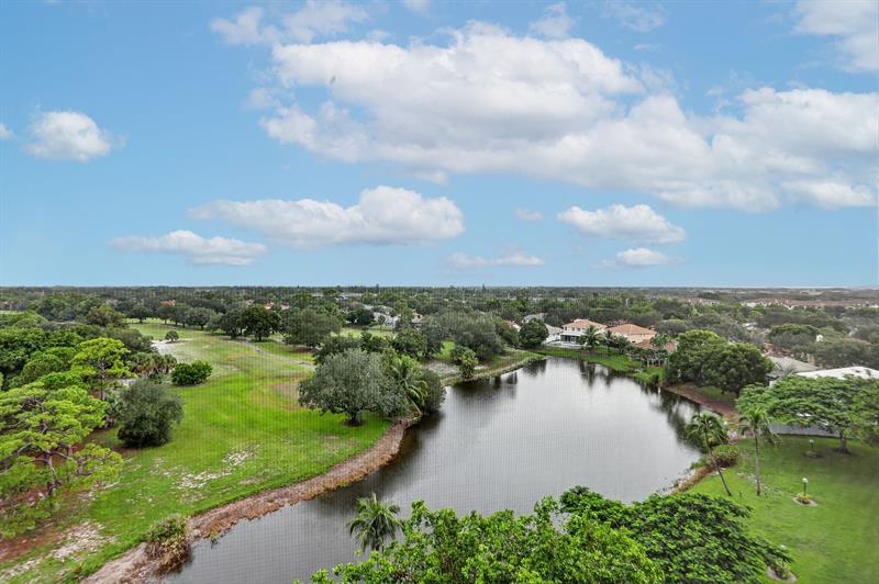 Image 31 of 32 For 3499 Oaks Way  909