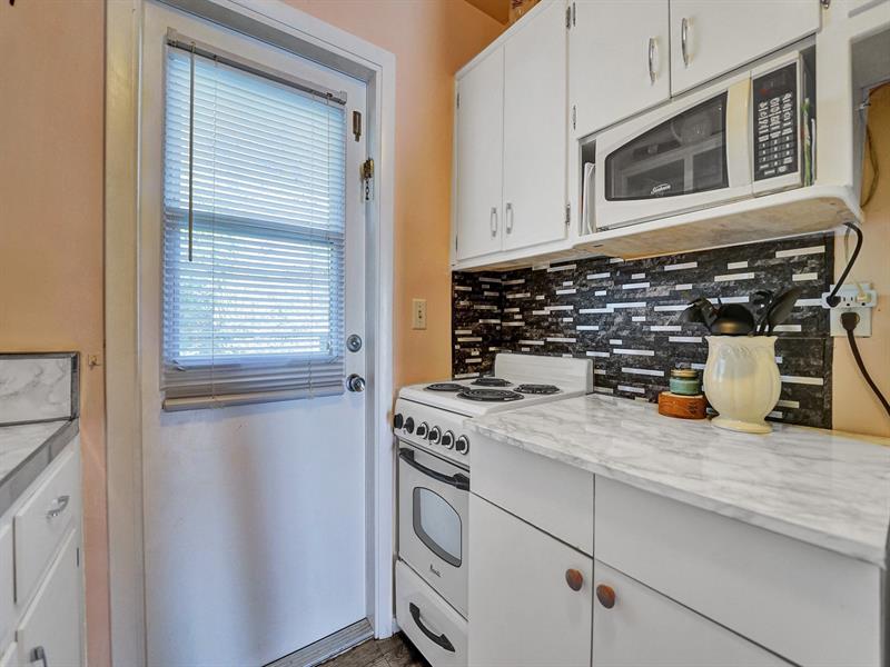 Image 11 of 28 For 1115 14th Pl  19c
