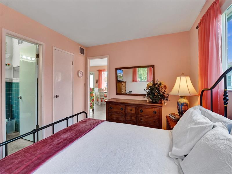 Image 13 of 28 For 1115 14th Pl  19c