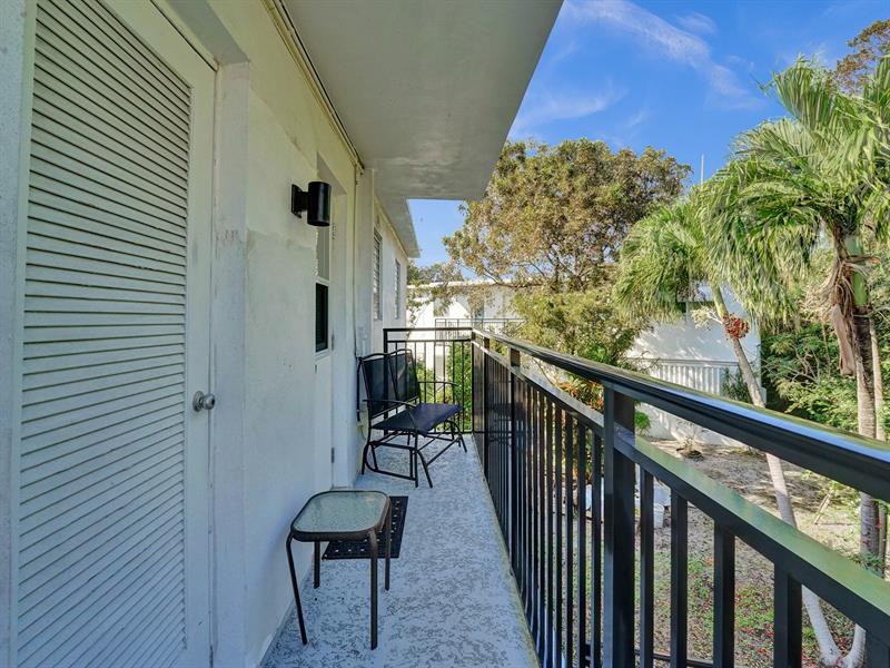 Image 15 of 28 For 1115 14th Pl  19c