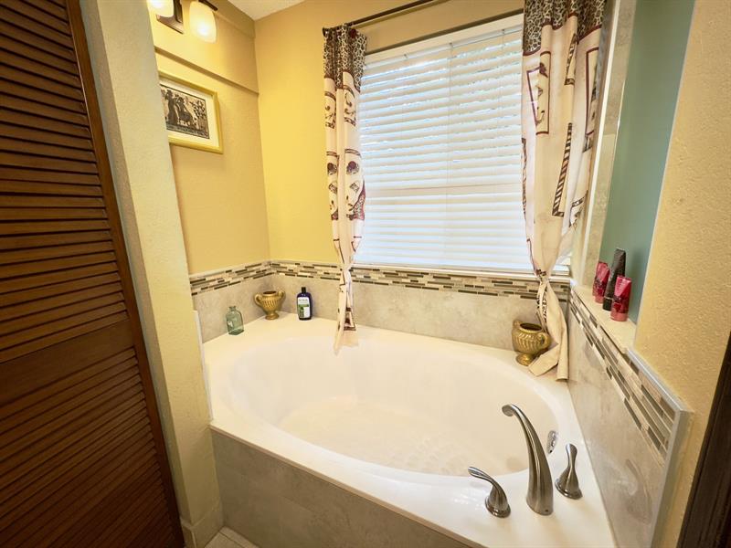 Image 15 of 19 For 11229 Lakeview Dr
