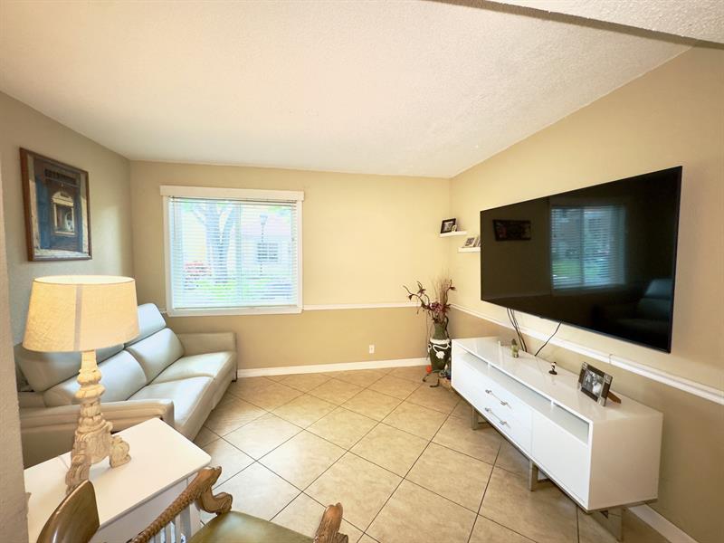 Image 4 of 19 For 11229 Lakeview Dr