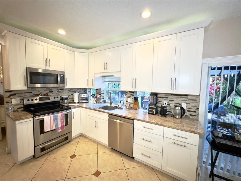 Image 7 of 19 For 11229 Lakeview Dr